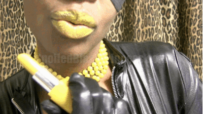 8825 - Latex Yellow Lips